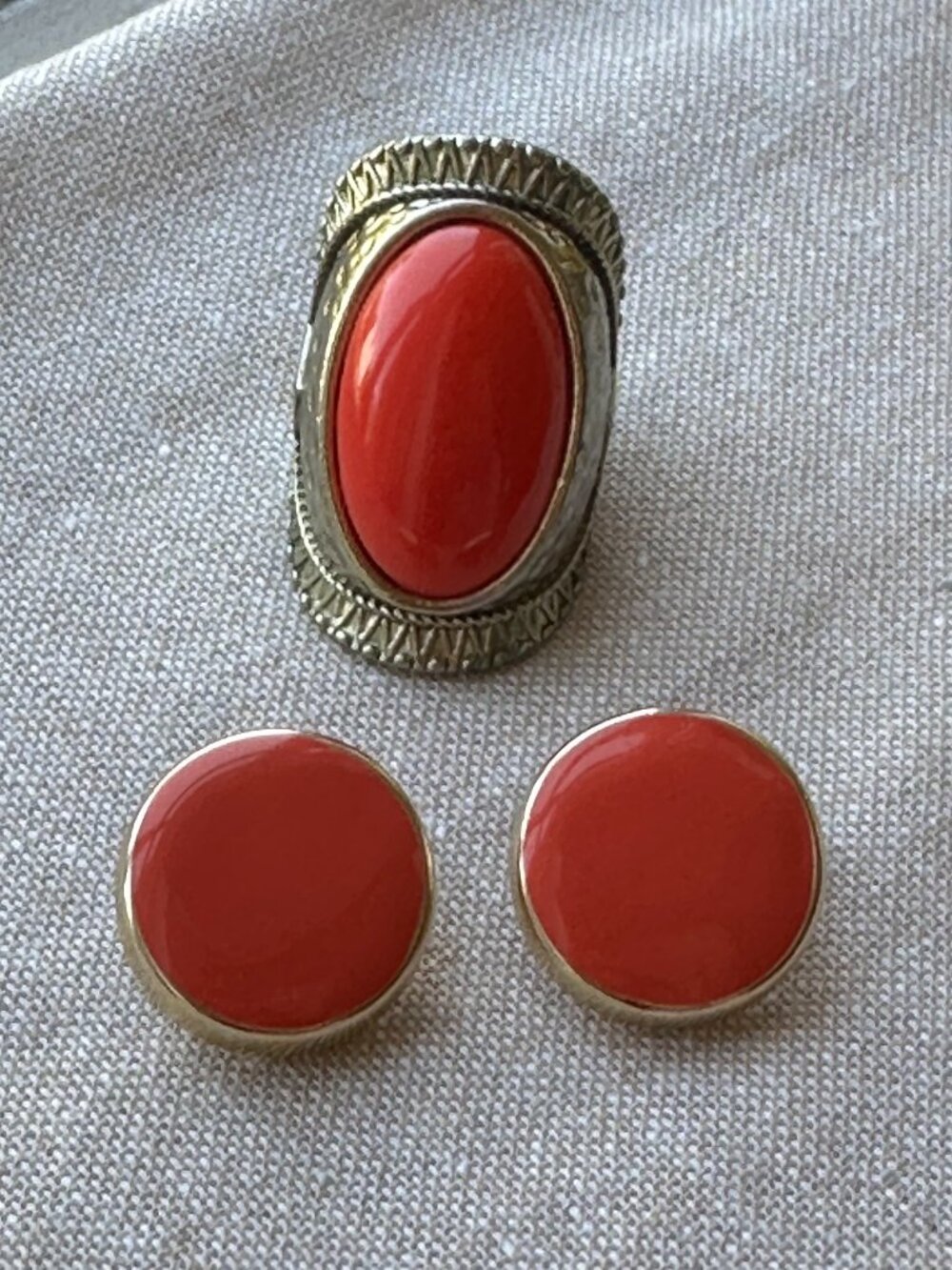 Vintage 1970s–80s Coral Red Enamel Earrings & Statement Ring Set – US 7¼